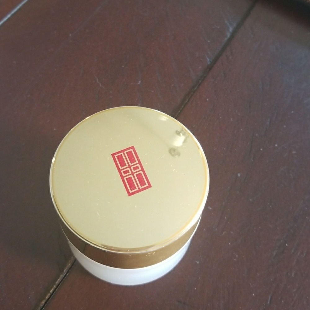 Elizabeth Arden lift and firm foundation